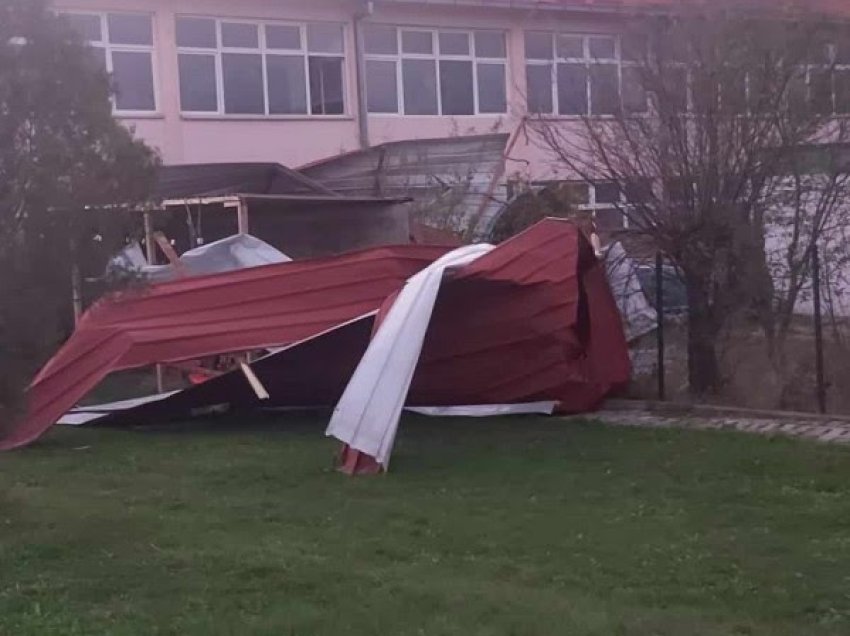 ​Erërat e fora hiqen kulmin e një shkolle në Mitrovicë, të hënën nis mësimi