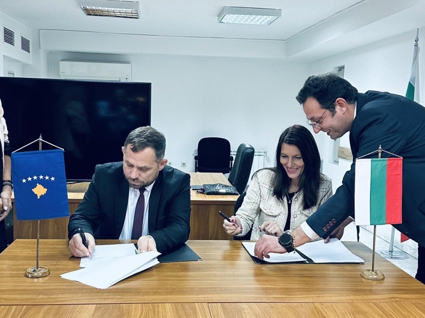 Kosova dhe Bullgaria nënshkruajnë protokoll bashkëpunimi për transportin rrugorë