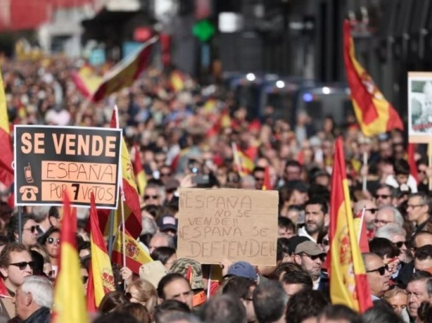 Spanjollët protestojnë kundër planit për t’i amnistuar separatistët katalan