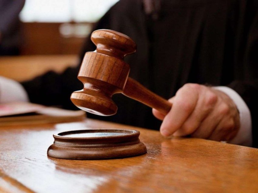 Gjykata e Gjirokastrës vendos burg pa afat për shoferin e autobusit që ngacmoi seksualisht nxënësen