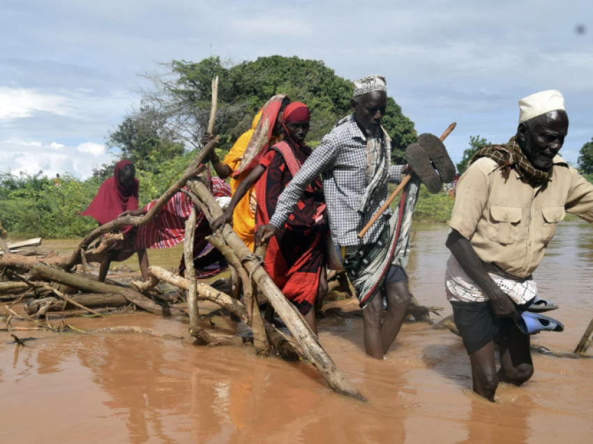 Shkon në 130 numri i të vdekurve nga përmbytjet në Kenia, Somali dhe Etiopi