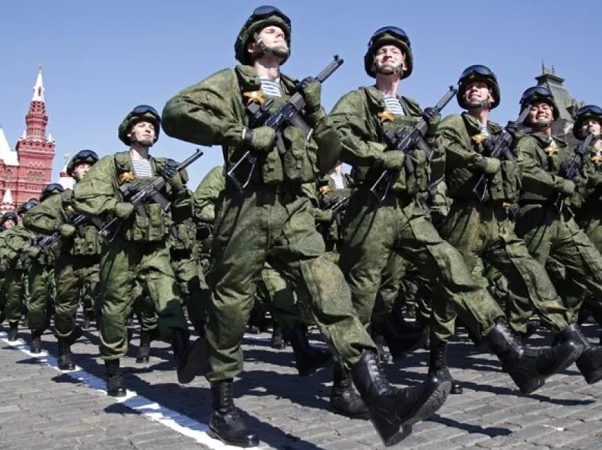 Rusëve u zbehet pak besimi në ushtri