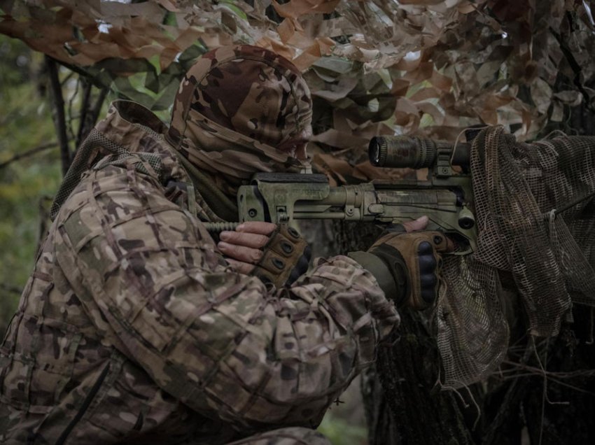 Snajperi ukrainas përdor pushkën 
