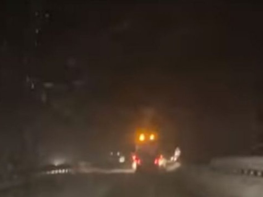 Reshjet e dëborës në Rrugën e Kombit, pa probleme qarkullimi i mjeteve në Morinë-Kukës