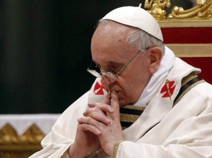 I sëmurë me grip, Papa nuk do të bekojë turmën e mbledhur në sheshin e Shën Pjetrit
