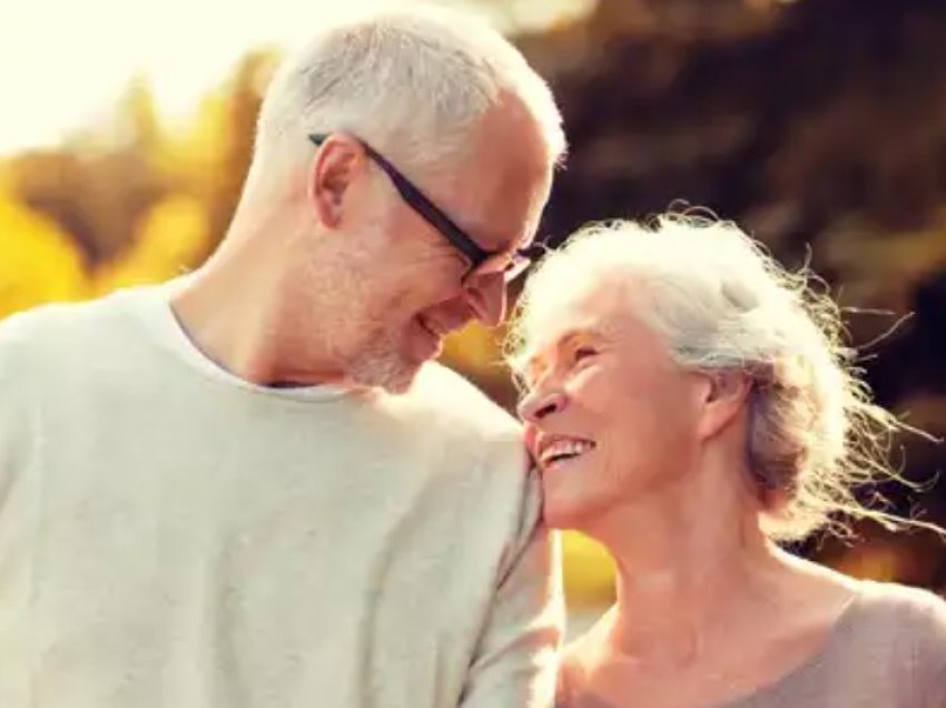 Të plakesh së bashku: përvoja e mrekullueshme e dashurisë së matur