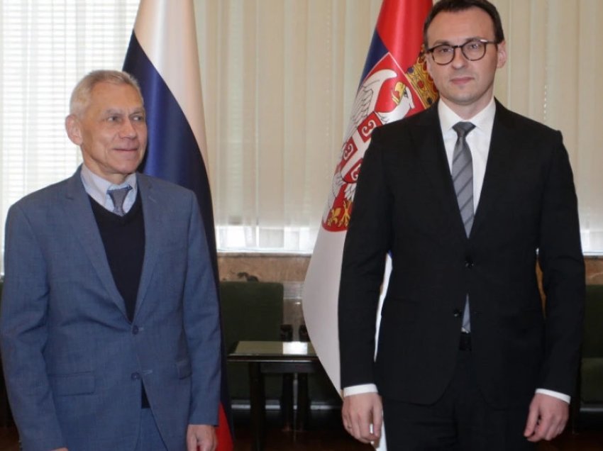 Petkoviqi bisedon me ambasadorin rus për “problemet” e serbëve në Kosovë