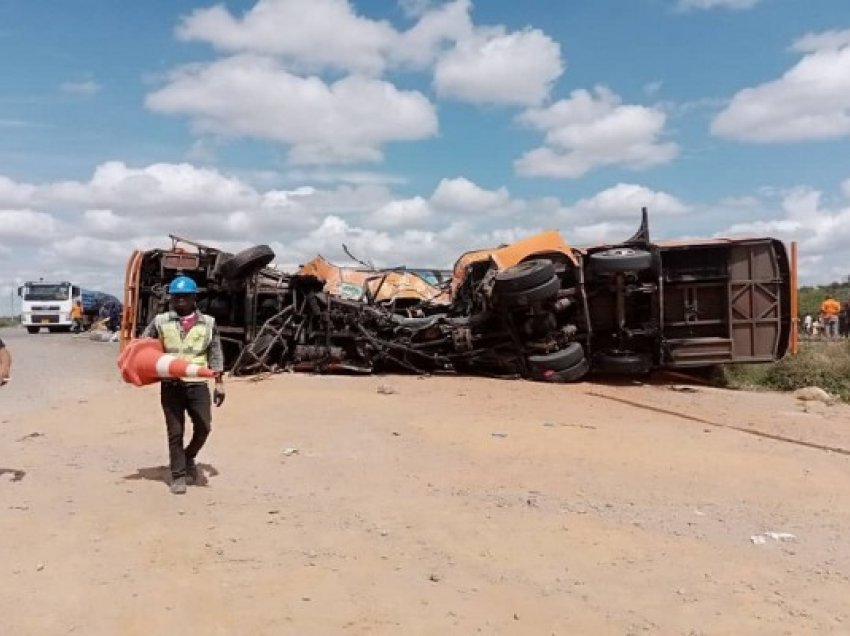 ​13 të vdekur, 32 të plagosur nga përplasja e autobusit dhe trenit të mallrave në Tanzani