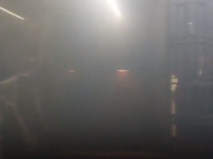 Pamundësohet mbajtja e konferencës së Trendafilovas, tymi depërton brenda sallës