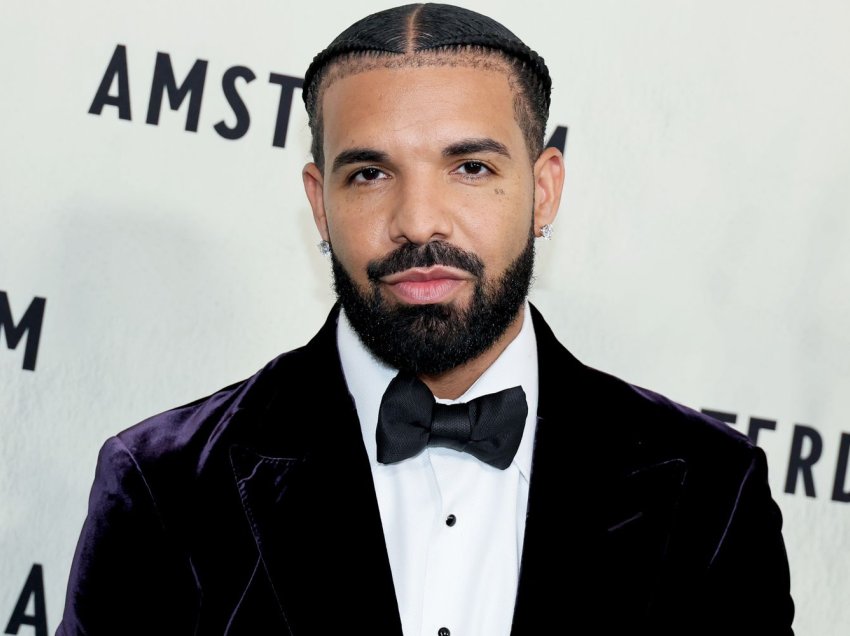 Mediumi prestigjioz amerikan “Rolling Stone”: Drake feston Ditën e Pavarësisë së Shqipërisë në videon “Polar Opposites”