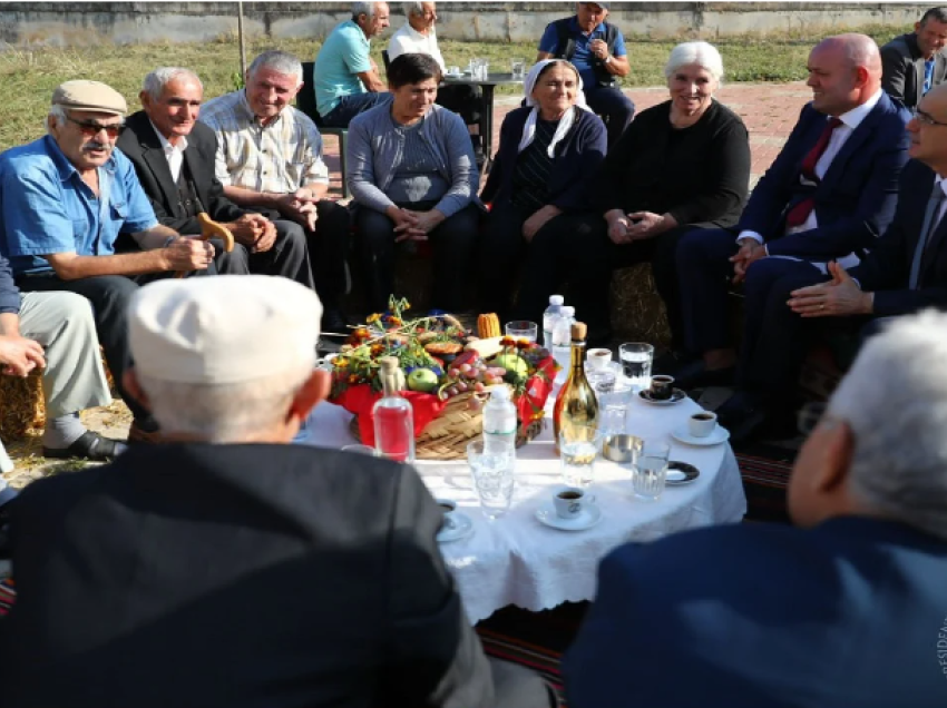 Begaj takim me të moshuarit në Librazhd: Meritojnë çdo shërbim të nevojshëm për një jetesë sa më cilësore