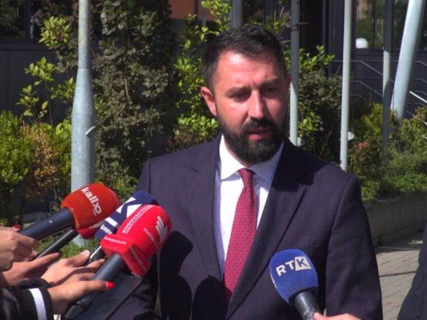 Krasniqi: Nuk jemi njoftuar për ndonjë iniciativë për largimin e kryetarëve përmes peticionit