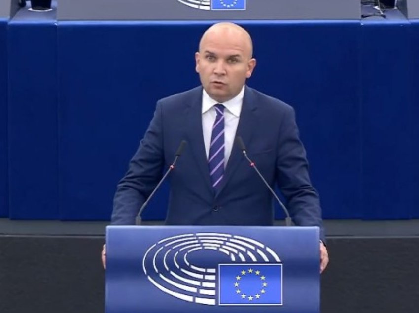 Eurodeputeti bullgar në PE, presidentit serb i referohet si Vladimir Vuçiq