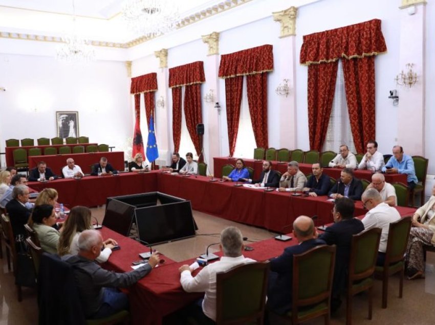 Për të katërtën herë, deputetët e opozitës mblidhen në Kryesinë e Kuvendit, të pranishëm Berisha dhe Bardhi