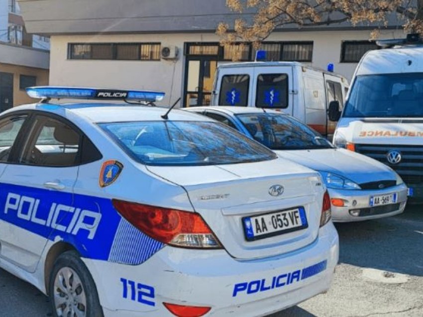 Motomjeti përplaset nga një makinë, dy të plagosur! Arrestohet shoferi 18-vjeçar në Durrës