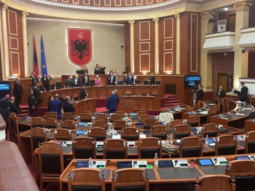 Përplasje në Kuvend, bllokohet votimi i komisionit të Reformës Zgjedhore