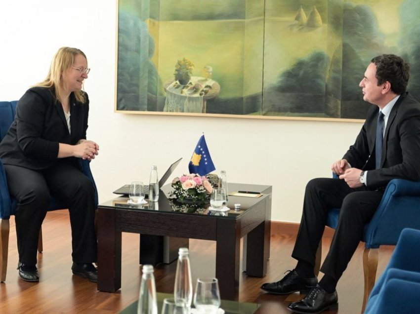 Schneeberger e Kurti diskutojnë për gjendjen në Kosovë pas sulmit terrorist