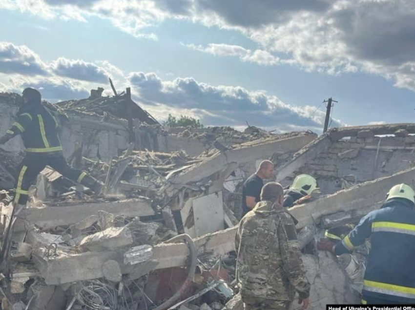 Së paku 49 të vrarë nga një sulm rus ndaj civilëve në Harkiv