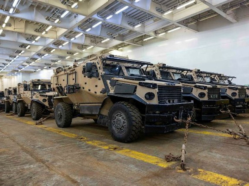 Britania falënderon Shqipërinë për ndihmën që automjete dhe pajisje ushtarake të mund të vinin në Kosovë