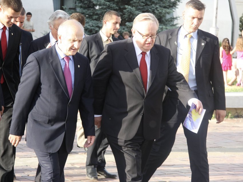 Në kujtim të përjetshëm dhe falënderues për Presidentin, Martti Ahtisaari
