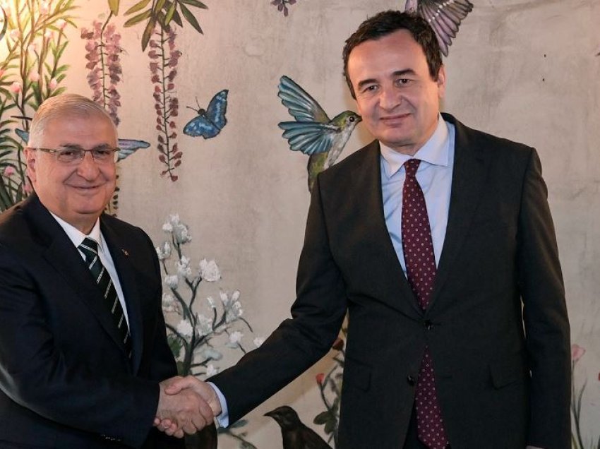 Kurti me ministrin turk të Mbrojtjes: Diskutuam për të vazhduar marrëdhëniet në fushën e mbrojtjes