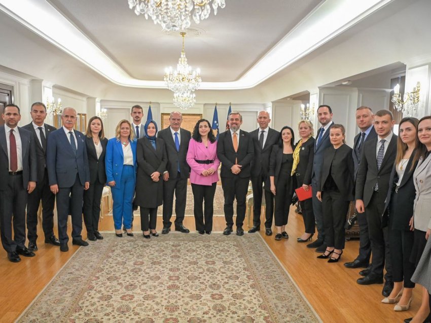 Osmani pret një delegacion nga Oda e Ankarasë dhe Komiteti Kosovar i Fondacionit Ballkanik