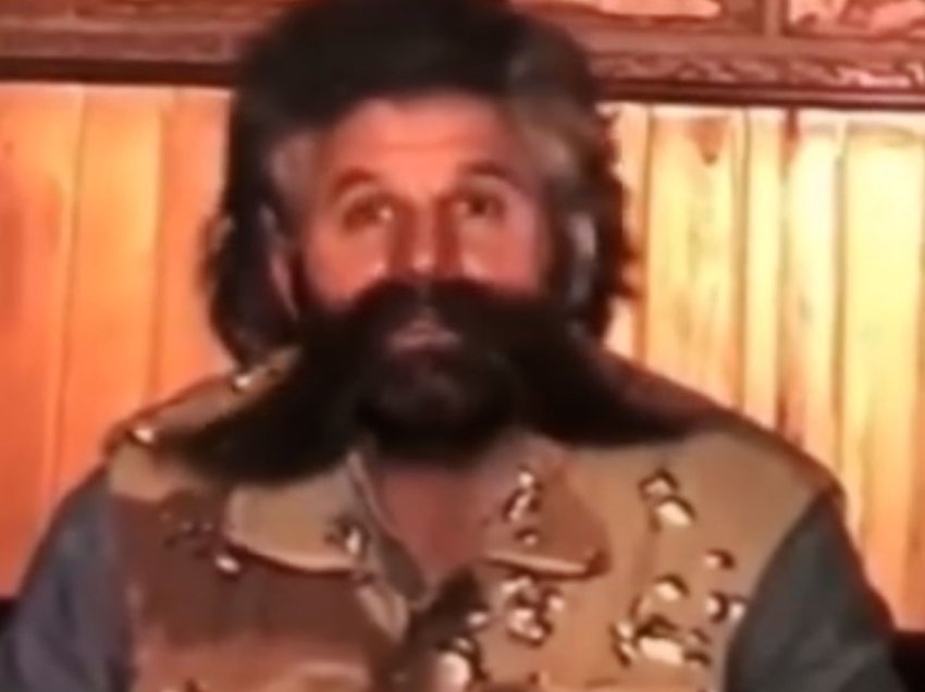 Del videoja e papublikuar më parë e Komandantit Legjendar Adem Jashari në vitin 1996