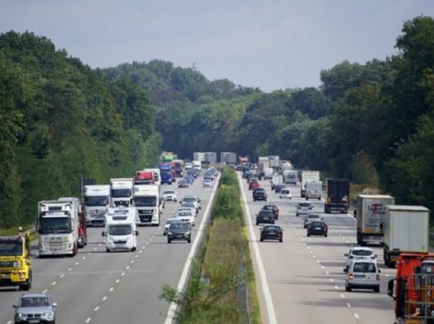 ​Gjermania po zgjeron mbledhjen e tarifave në autostradat dhe rrugët kryesore