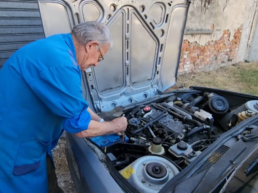 88 vjeç por punën nuk e lë, Usta Vasili ende rregullon makina në Fier