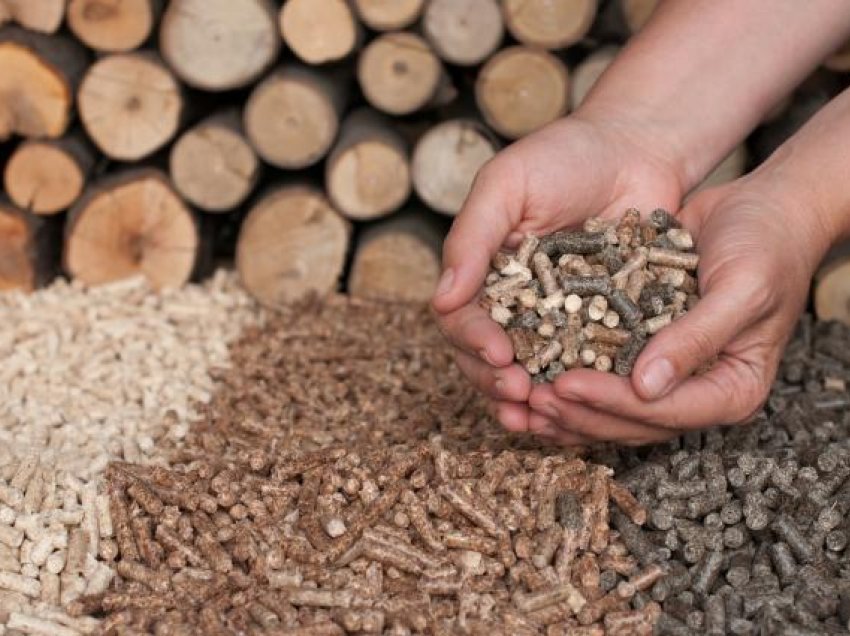 Një metër kub dru arrin në 80 euro, një ton pelet shkon deri në 330 euro në Maqedoni