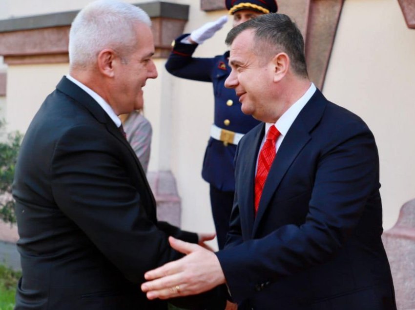 Sveçla në Tiranë takohet me Ballën, flasin për zgjerimin e bashkëpunimit në fushën e sigurisë