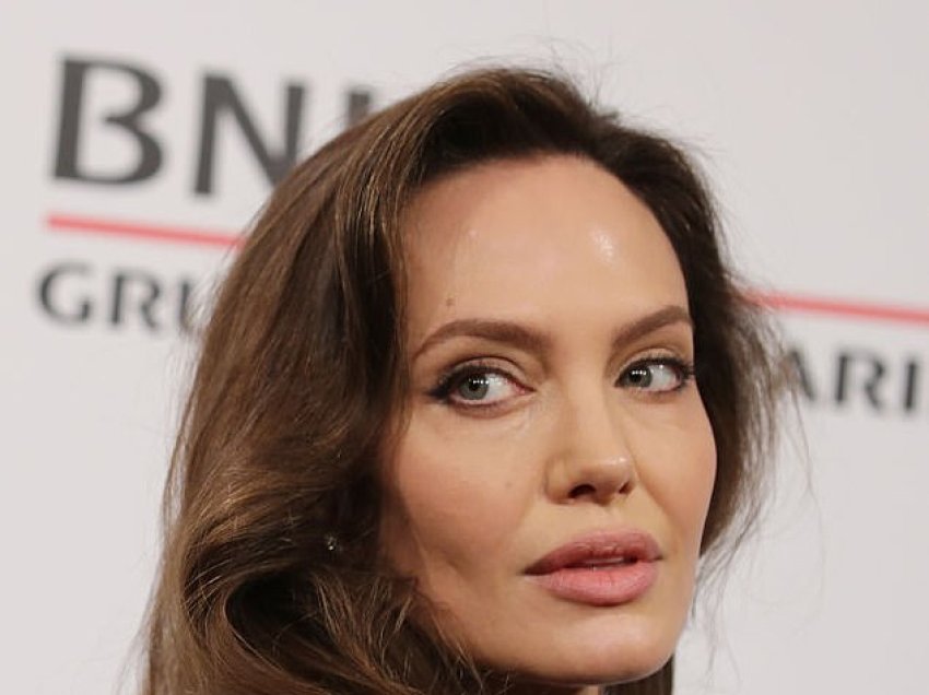 Angelina Jolie bën thirrje për një armëpushim për konfliktin izraelito-palestinez: Çdo gjë që mund të shpëtojë jetë, duhet të bëhet