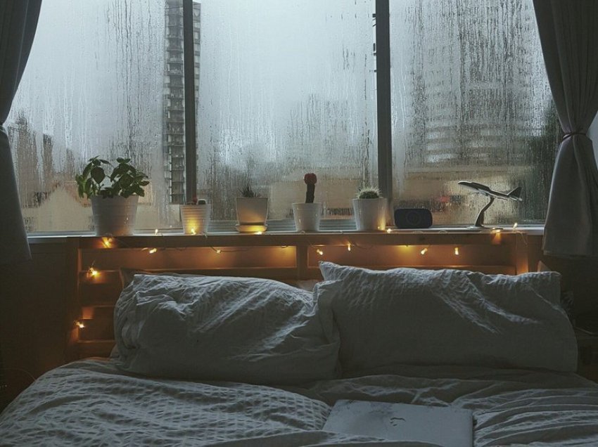 Si ta bëjmë më të lehtë zgjimin, në ditët me shi