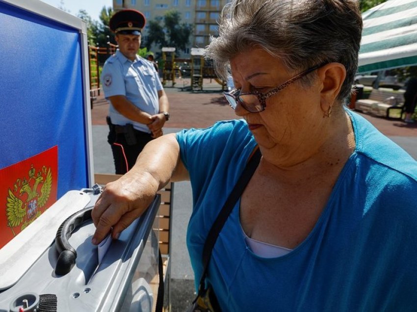 Rusia mban zgjedhjet lokale në Ukrainën e pushtuar, politikani: Qytetarët kërcënohen me automatikë të votojnë