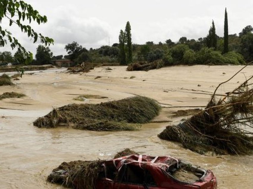 Dy të vdekur nga përmbytjet në Spanjë