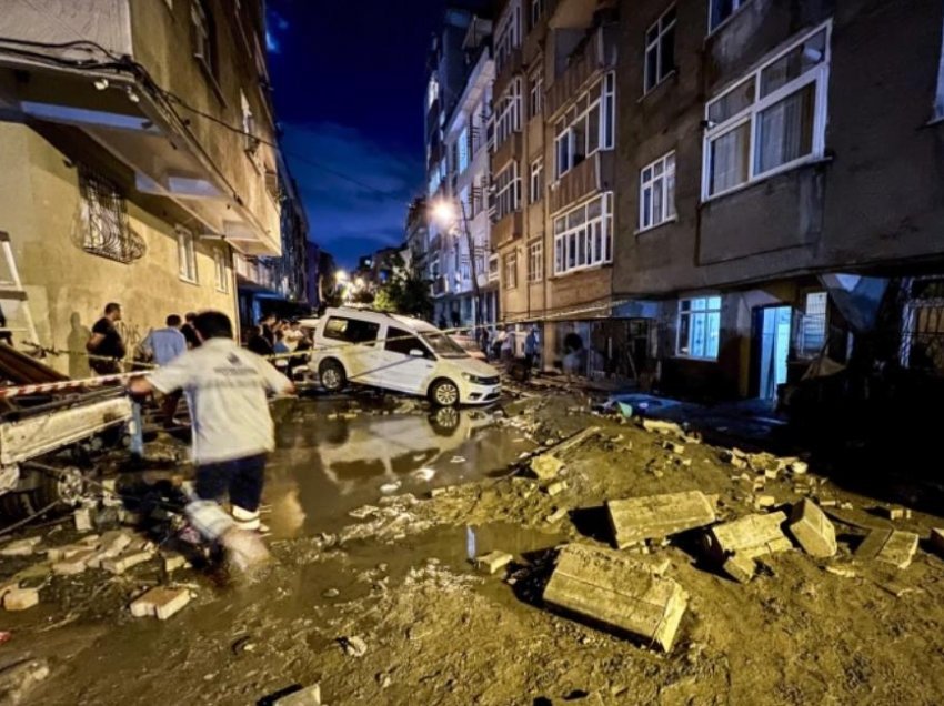Të paktën 14 të vdekur nga përmbytjet në Greqi, Turqi dhe Bullgari
