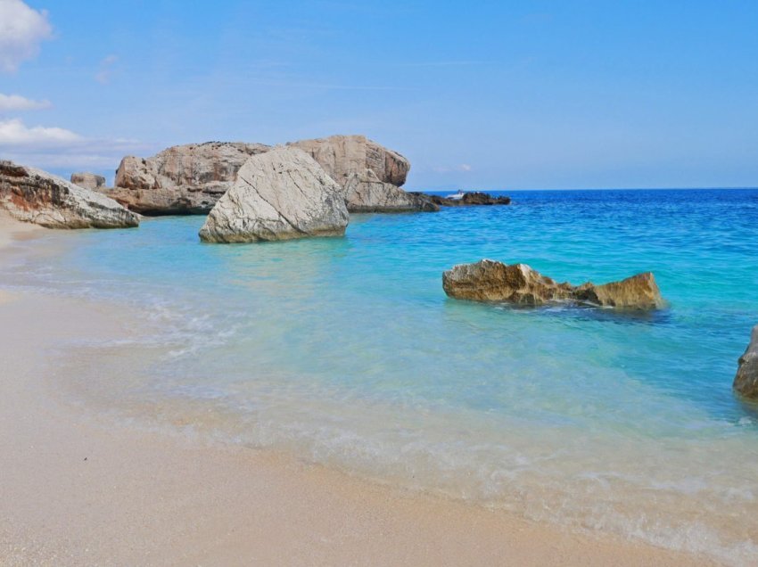 Qeveria italiane ofron 15 mijë euro për këdo që shkon në këtë ishull magjik