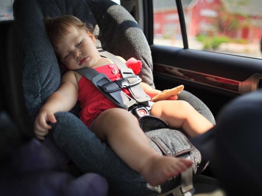 Udhëtimet me fëmijën, garantojini një gjumë të sigurtë