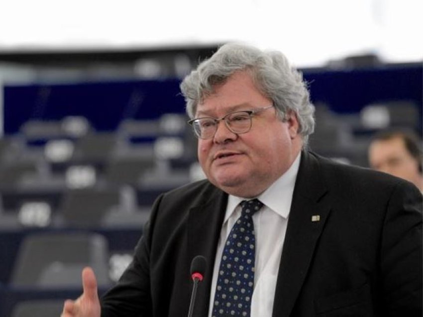 Politikani gjerman i ashpër me Borellin, BE-në e SHBA-në: Po bëni politikë të një anshme në favor të Serbisë