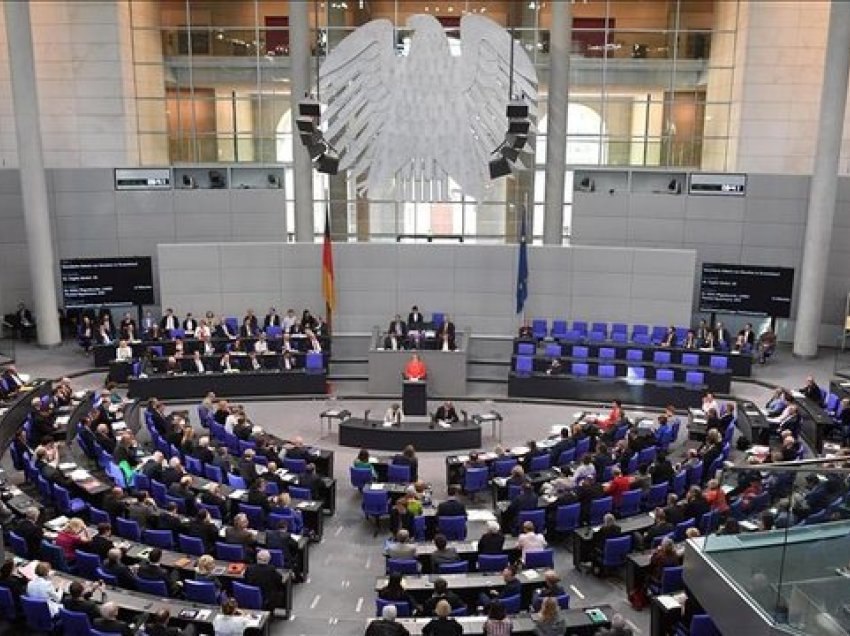 Parlamenti gjerman miraton projektligjin e diskutueshëm të ngrohjes
