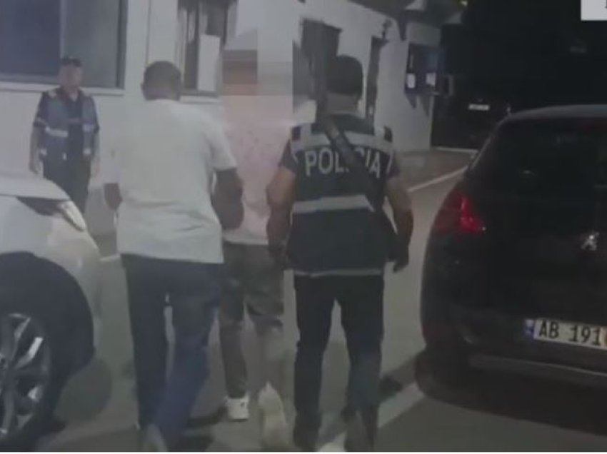 Lëvizte me kallashnikov me vete, arrestohet 20 vjeçari në Elbasan