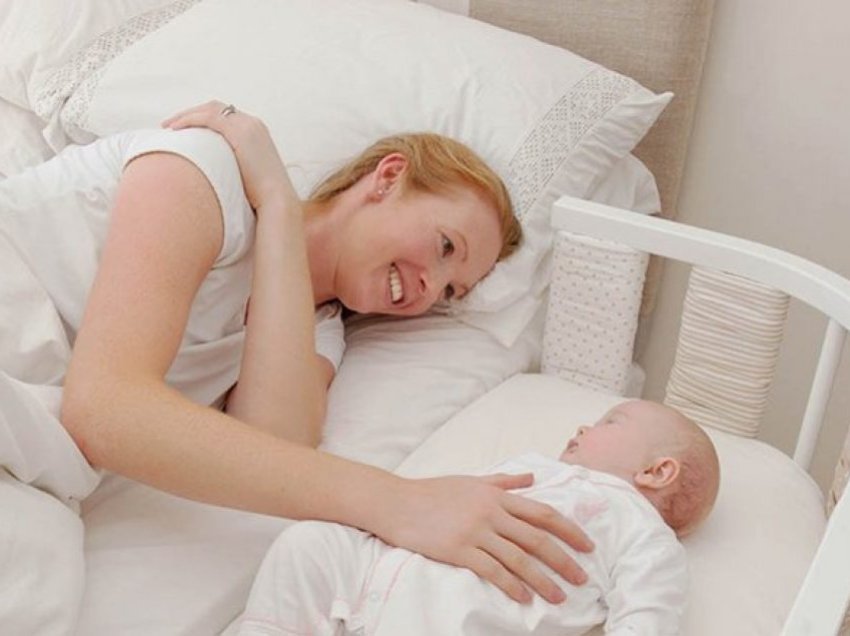 Shëndeti i të sapolindurit: Përse nuk është mirë që bebja në javët e para të flejë tërë natën