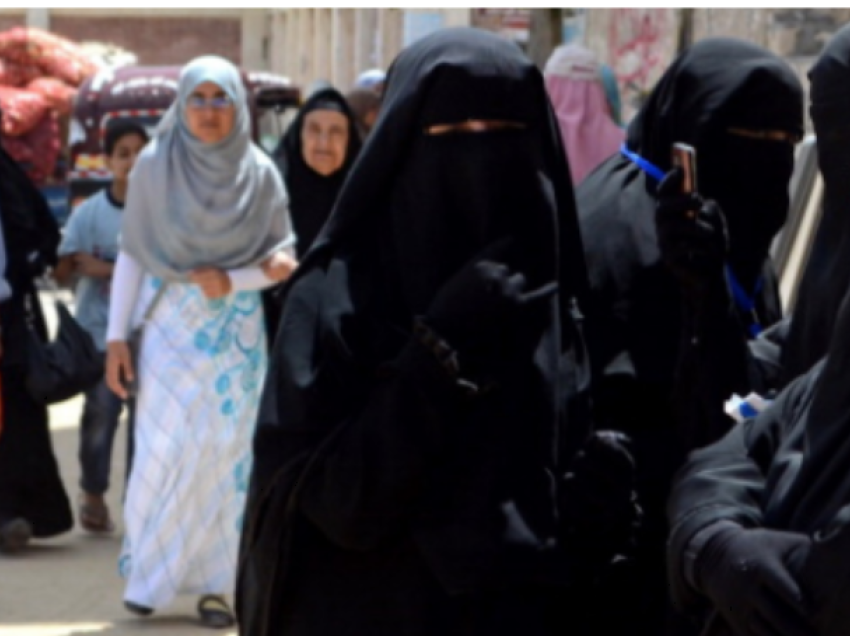 Egjipti ndalon vajzat të mbulojnë fytyrën kur janë në shkollë, lejon veshjet tradicionale muslimane 