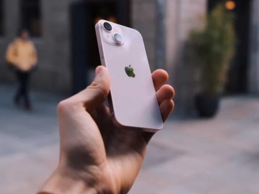 Apple braktis një prej modeleve iPhone më pak popullorë