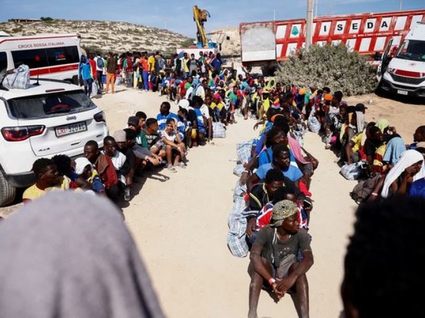 7 mijë njerëz mbërrijnë në ishullin italian me 6 mijë banorë