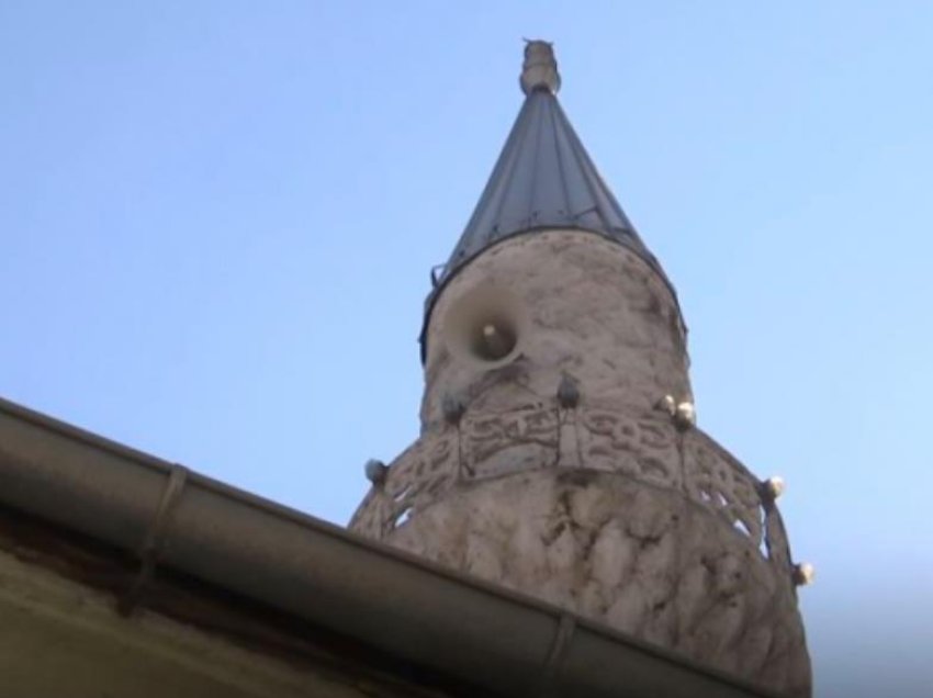 Rast i rrallë: Vdes në xhaminë e Prishtinës teksa po e falte akshamin