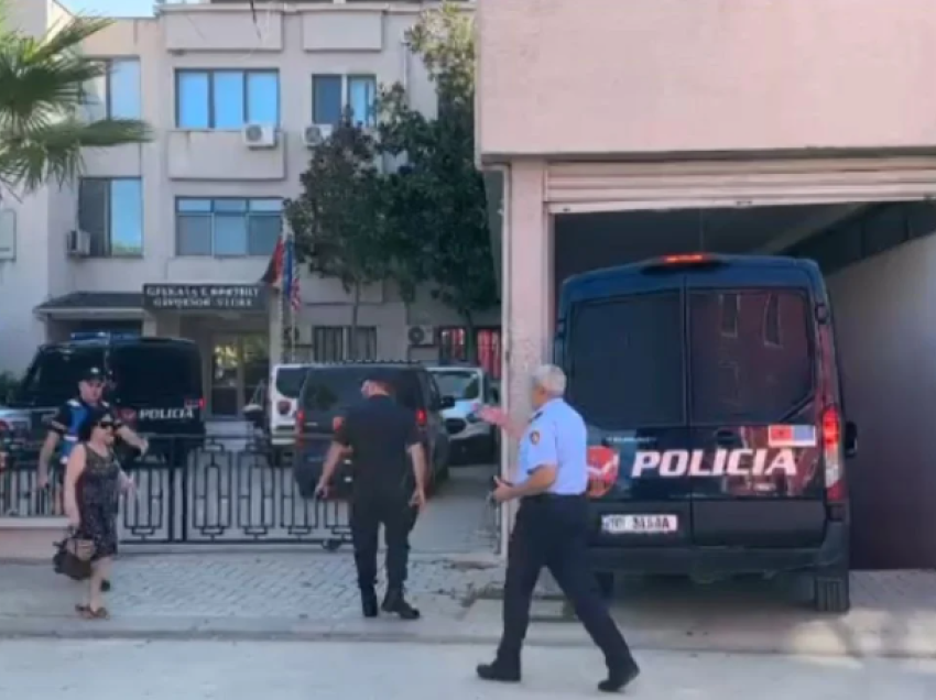 “Tempulli”/ Lihen në burg 13 persona në Vlorë, arrest shtëpie për 5 të tjerë