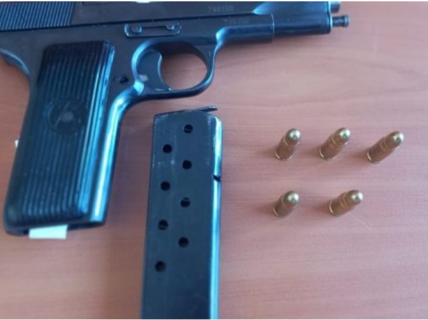Policia i konfiskon një armë dhe pesë fishekë 38 vjeçarit në Mitrovicë