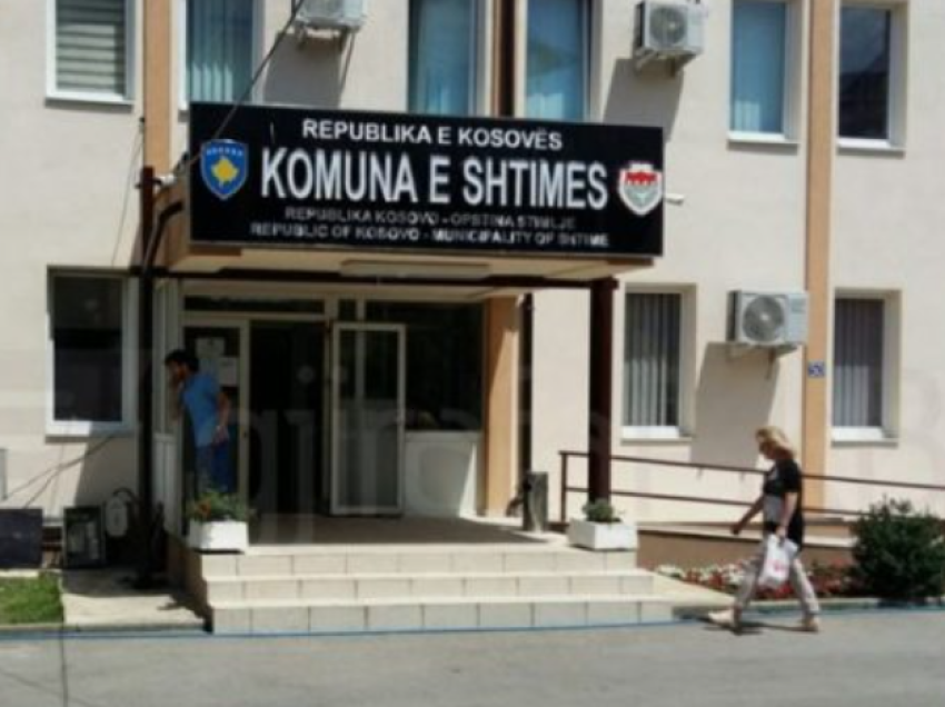Komuna e Shtimes anulon ekskursionin për maturantët në Shqipëri për këtë arsye