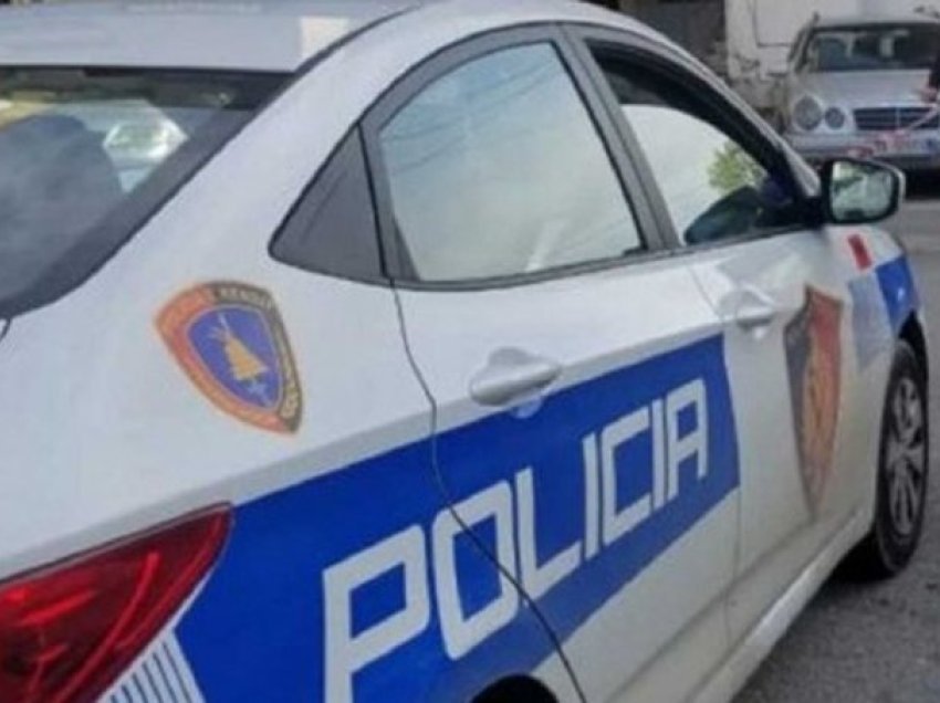 E pazakontë në Tiranë/ Efektivët gjejnë armën e fshehur poshtë sediljes së makinës së policisë, çfarë dyshohet